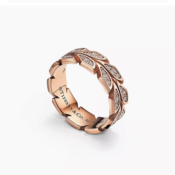 Tiffany & Co Vine Band Ring
in Rose Gold with Diamonds, 6 mm Wide - Picture 2 of 6